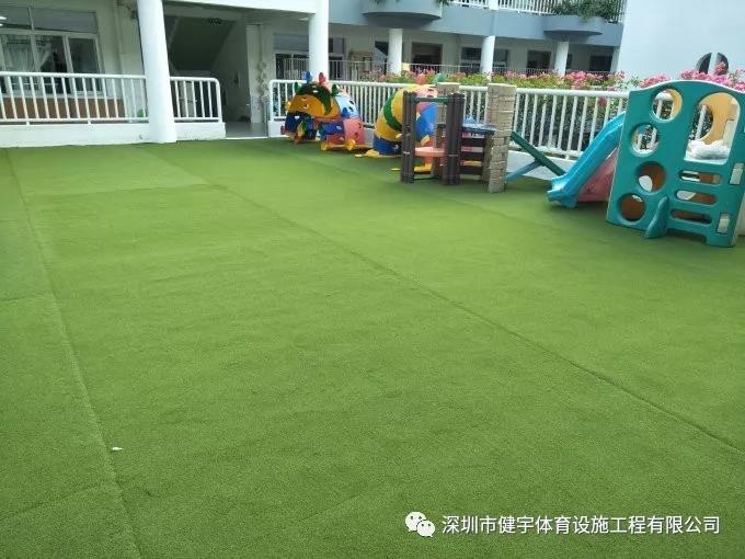 幼兒園人造草坪_案例工程_深圳市省一級華僑城一幼人造草坪鋪裝工程_環(huán)保材質(zhì)_深圳健宇體育